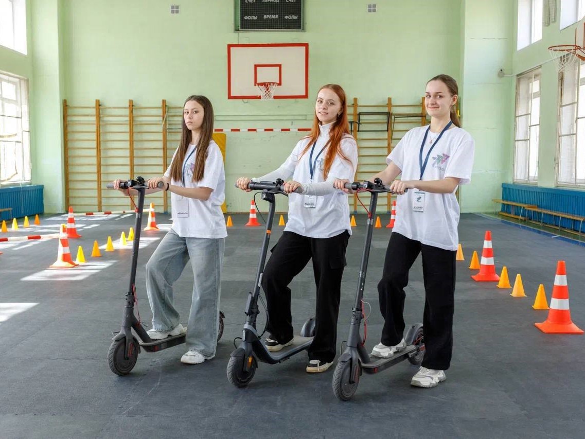 Фигурное вождение электросамоката