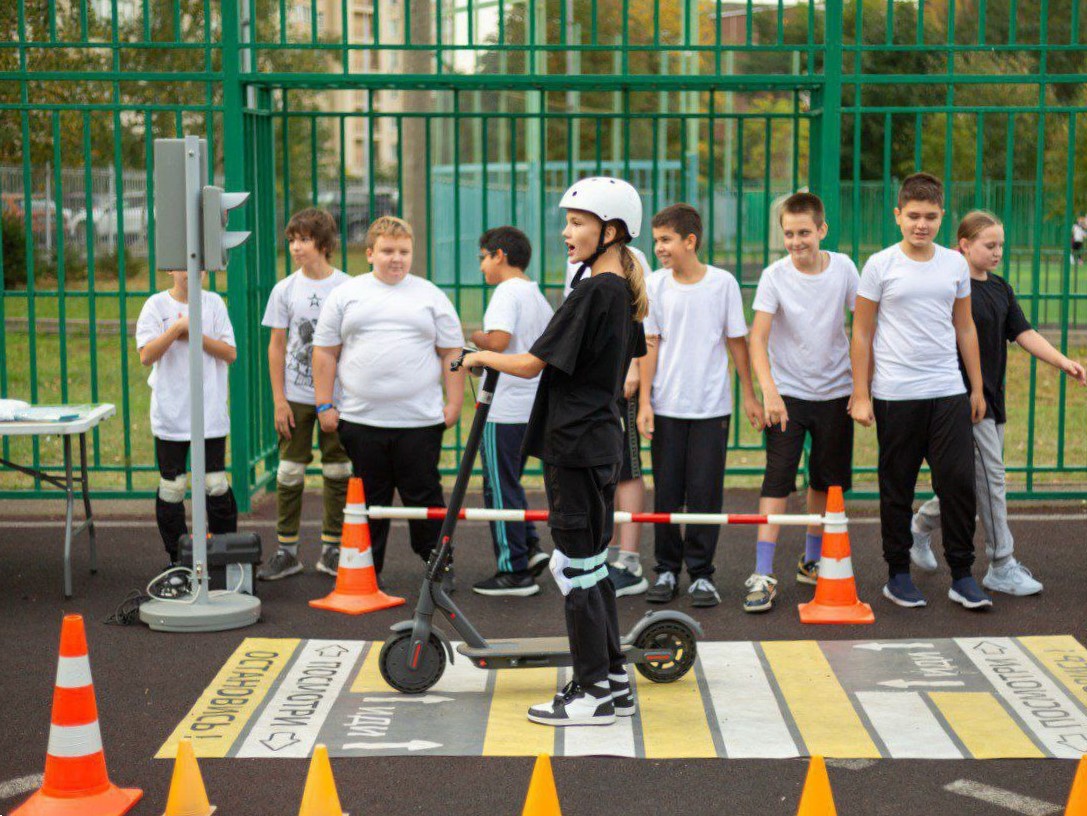 Фигурное вождение электросамоката