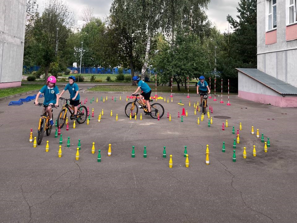 Фигурное вождение велосипеда