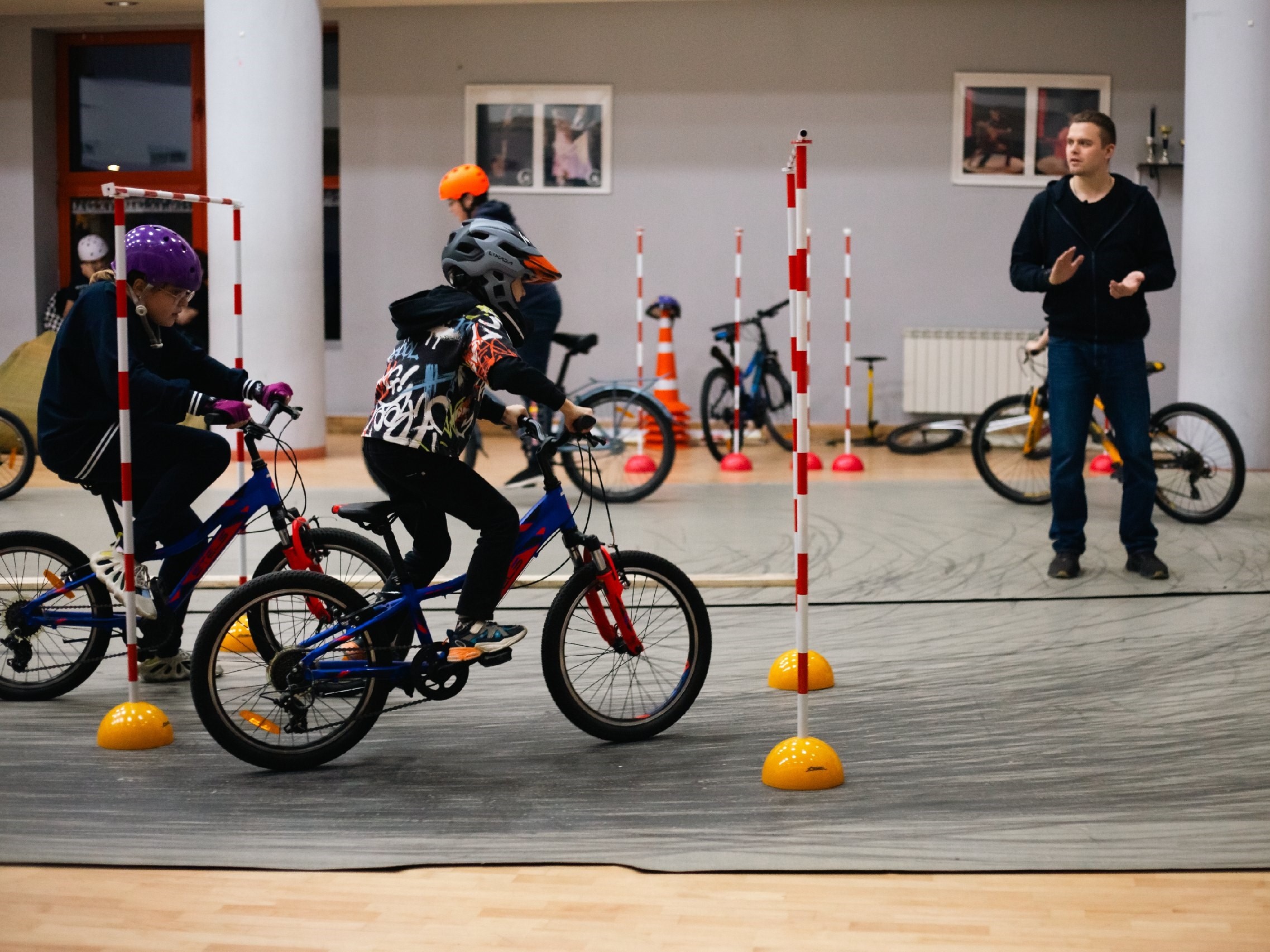 Фигурное вождение велосипеда