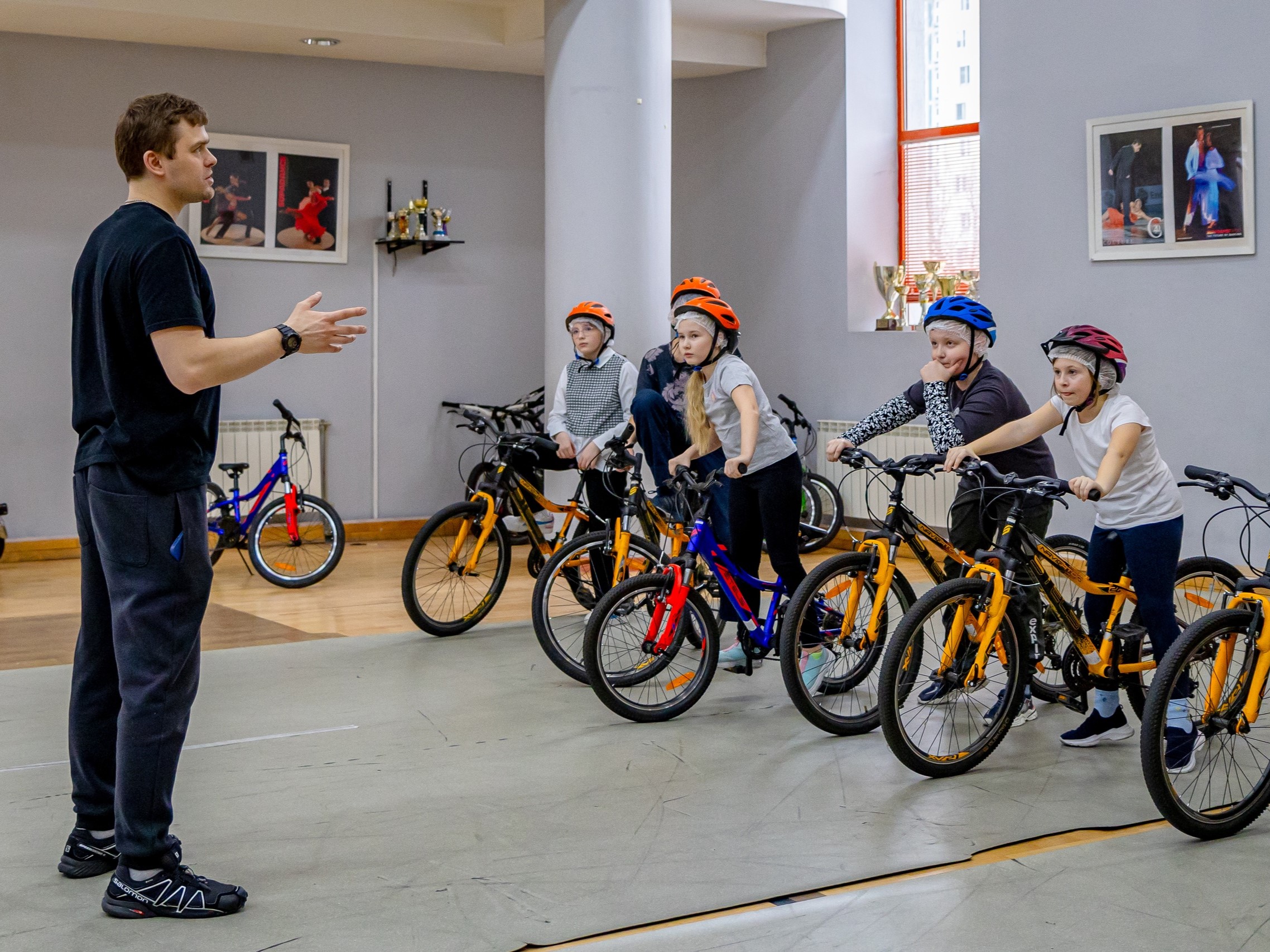 Фигурное вождение велосипеда